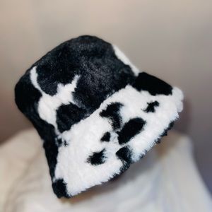 PAINT ME BEAUTIFUL Faux Fur Bucket Hat With Lining
